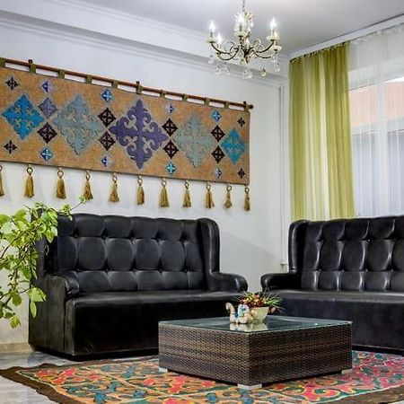 Olive Hotel Kochkor Bagian luar foto
