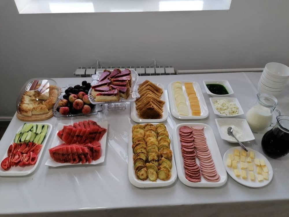 Olive Hotel Kochkor Bagian luar foto