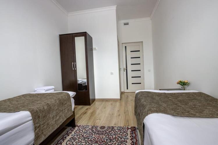 Olive Hotel Kochkor Bagian luar foto