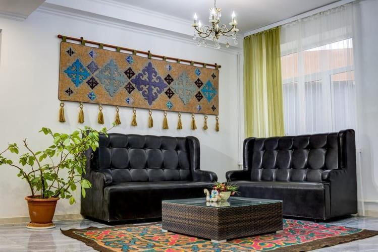 Olive Hotel Kochkor Bagian luar foto