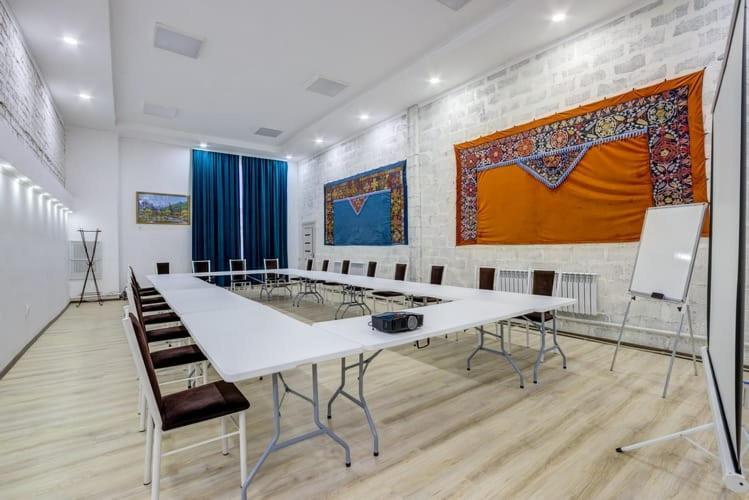 Olive Hotel Kochkor Bagian luar foto