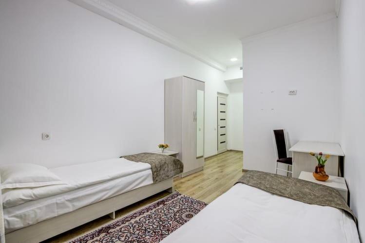 Olive Hotel Kochkor Bagian luar foto