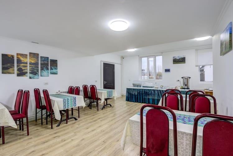 Olive Hotel Kochkor Bagian luar foto