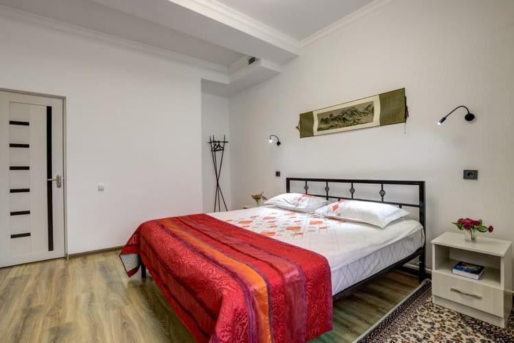 Olive Hotel Kochkor Bagian luar foto