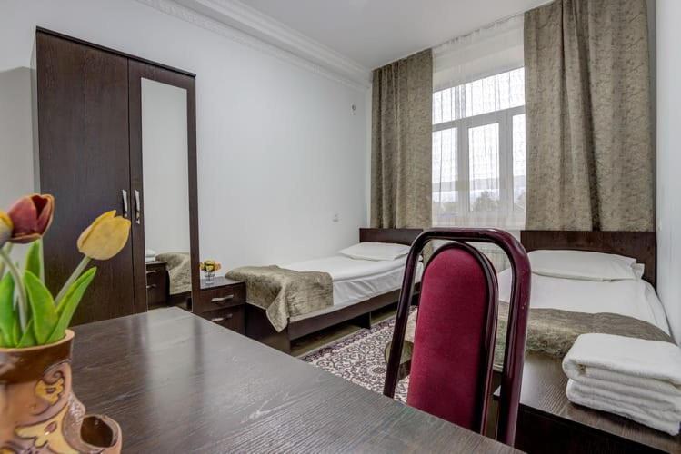 Olive Hotel Kochkor Bagian luar foto